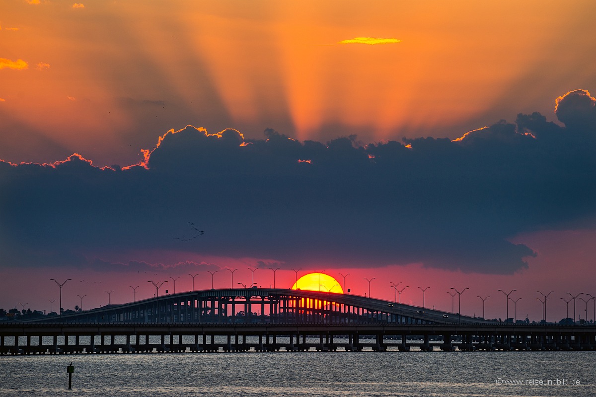 Sonnenuntergang mit Brücke 2a