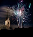 Kirchenturm in der Silvesternacht