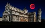 Blutmond über Pisa