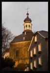 Gräfrather Kirche in der Abendsonne