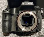 Sony Alpha 77M2 vorn