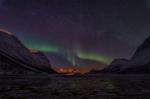 Berge in Norwegen und Aurora (verbessert)