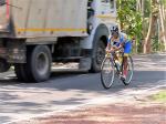 Rennradfahrer auf Sri Lanka