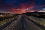 Abendlicher Blick über die Stadtautobahn