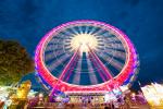 Riesenrad im Stillstand und in Bewegung