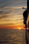 Schiff mit Sonnenuntergang