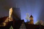 kleiner Turm in Herbstnacht