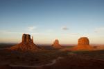 (78)	Monument Valley Trio bei Sunset