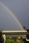 Regenbogen über die Brücke