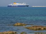Fähre im Hafen von Naxos