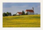 An der Kirche im Frühling