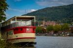 Schloss-Heidelberg mit rotem Boot