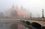 Schweriner Schloss im Nebel